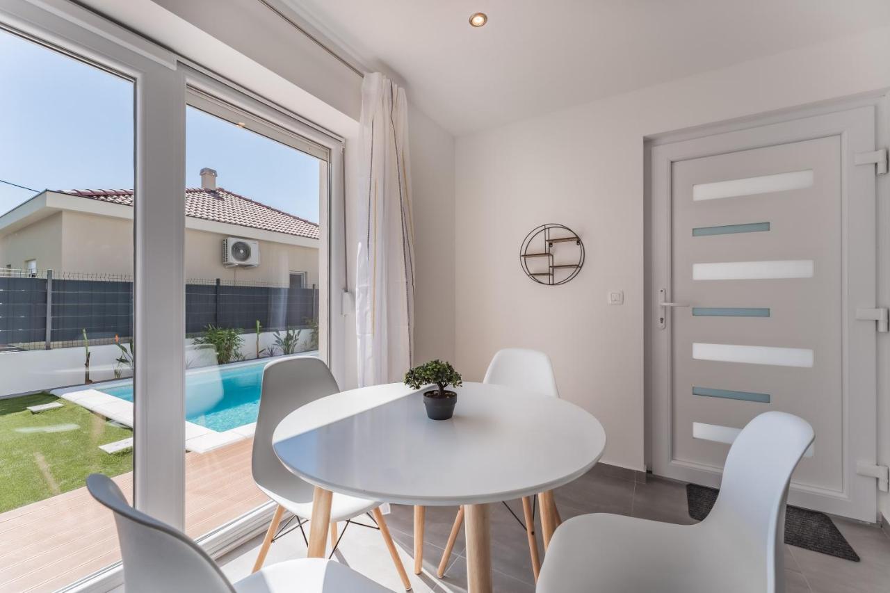 Bernie Apartments With A Pool زادار المظهر الخارجي الصورة