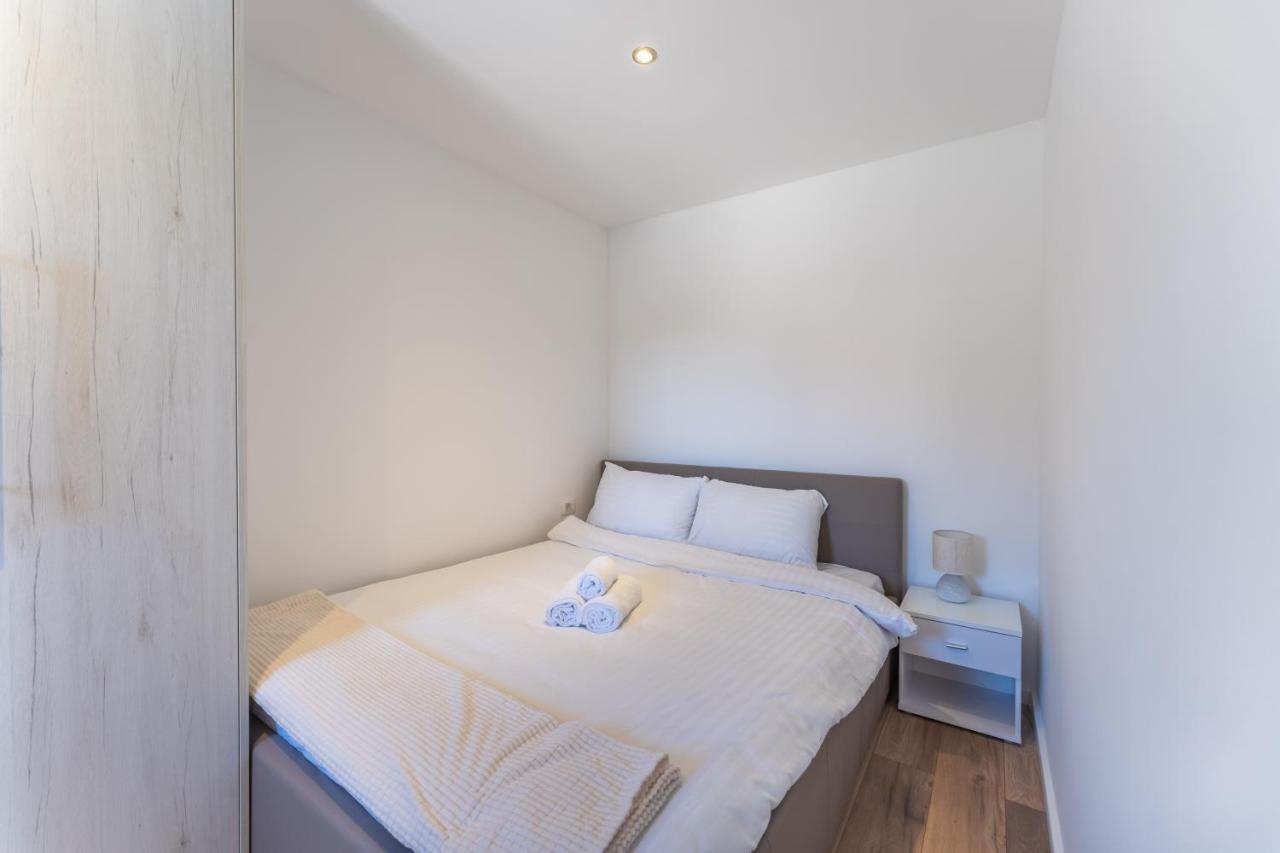 Bernie Apartments With A Pool زادار المظهر الخارجي الصورة