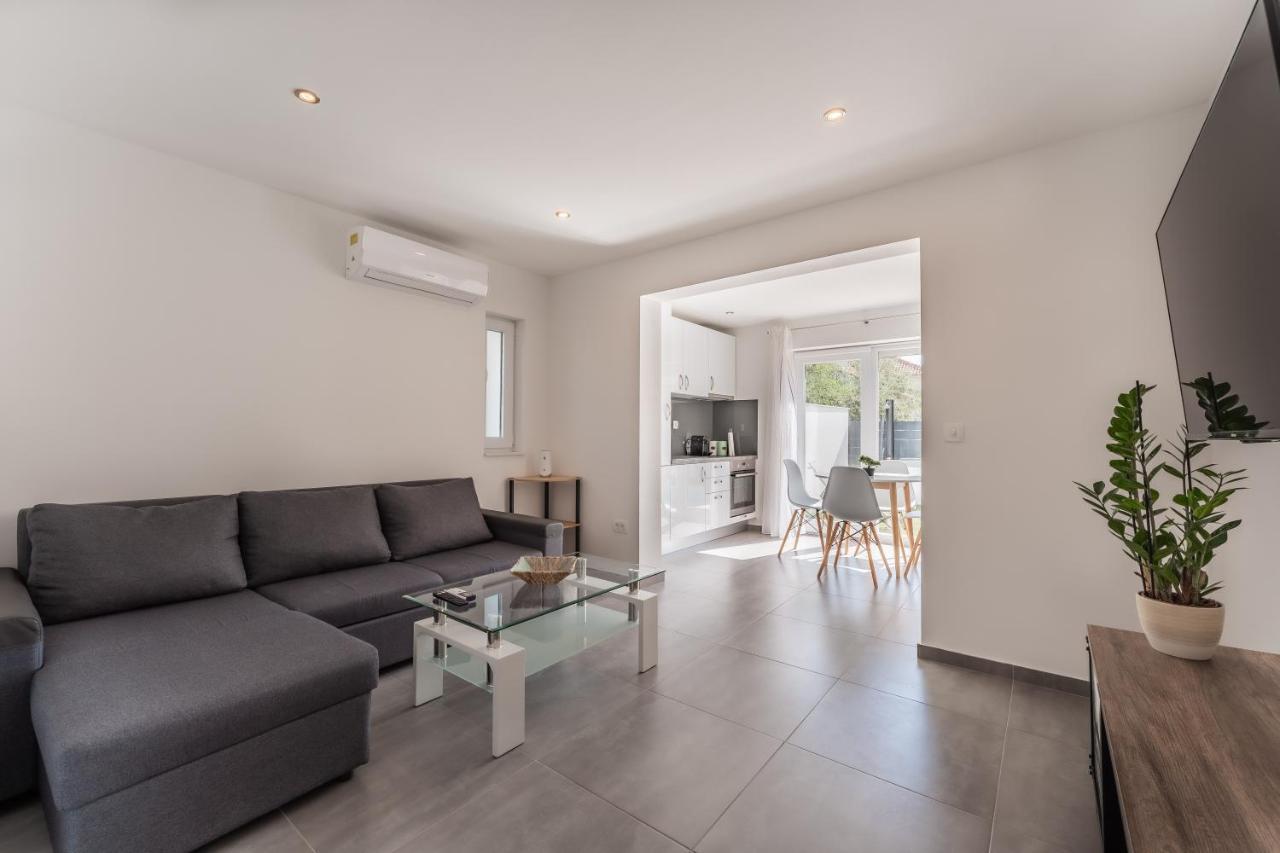 Bernie Apartments With A Pool زادار المظهر الخارجي الصورة