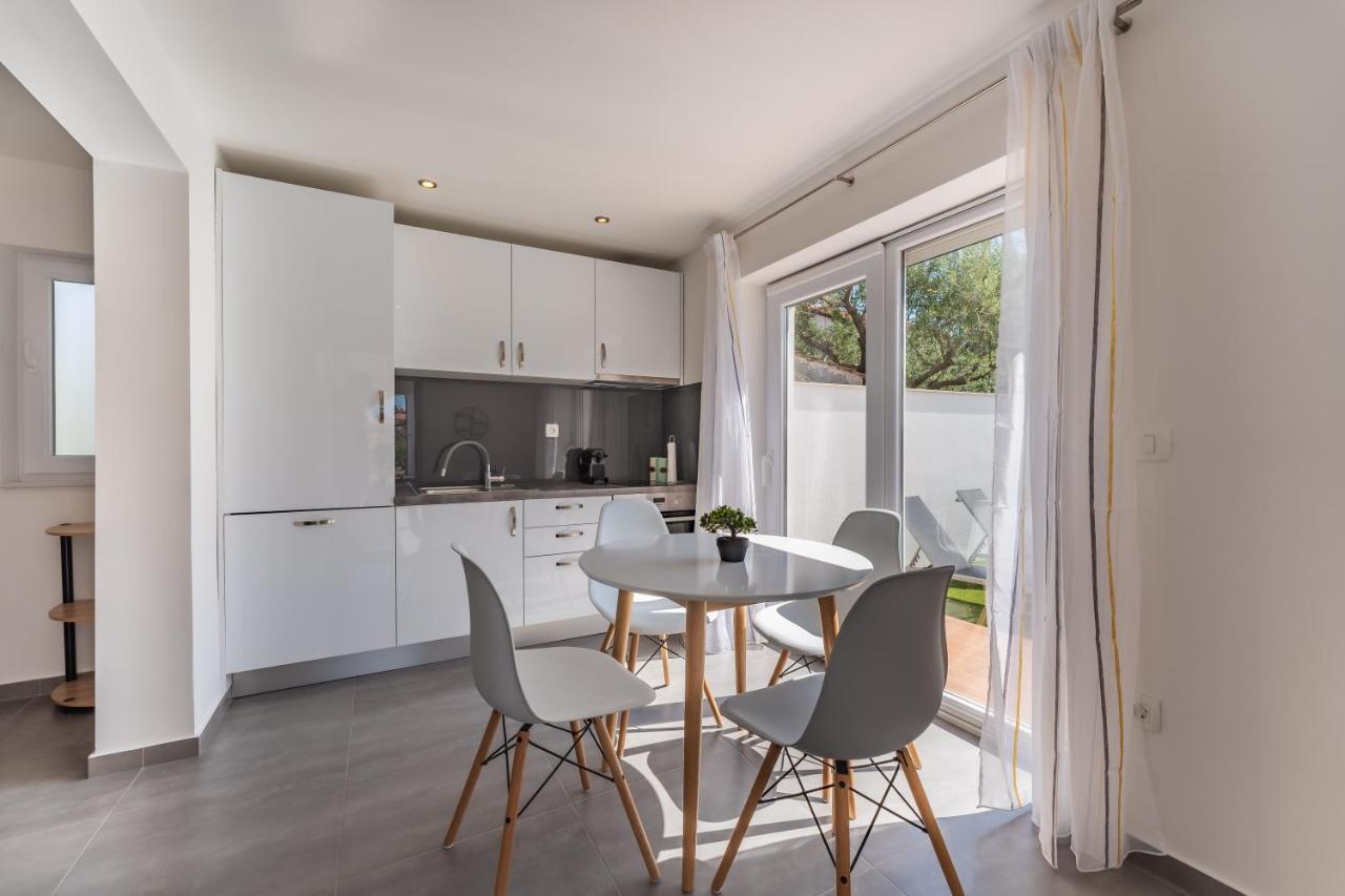 Bernie Apartments With A Pool زادار المظهر الخارجي الصورة