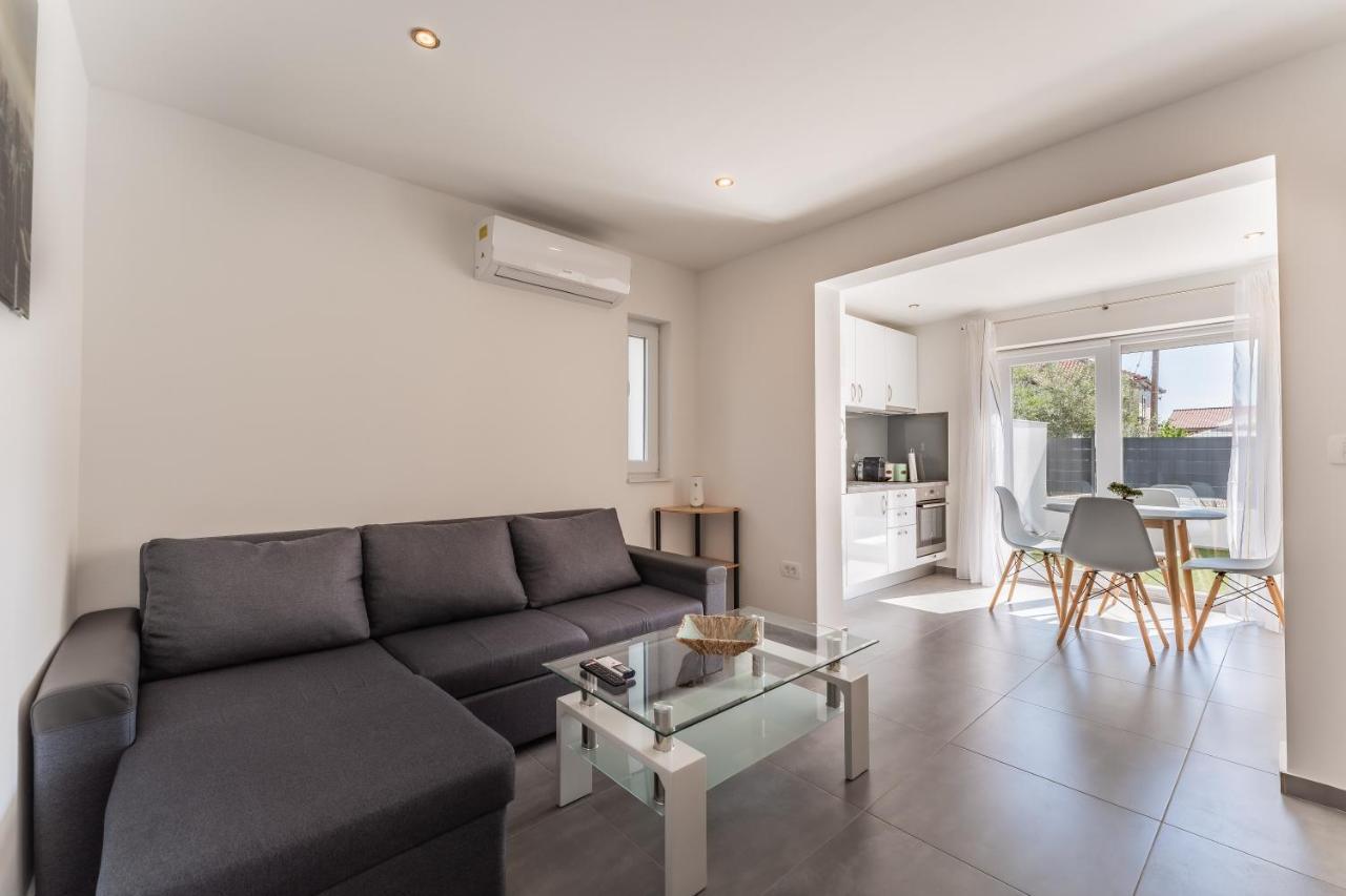 Bernie Apartments With A Pool زادار المظهر الخارجي الصورة
