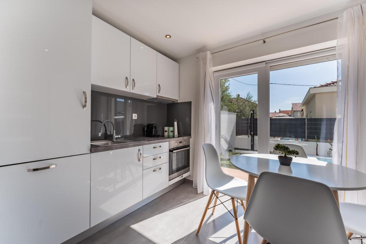 Bernie Apartments With A Pool زادار المظهر الخارجي الصورة